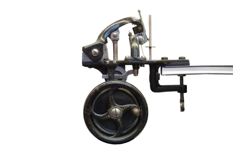 Beckwith-portable-familymachine-1870-sewingmachine-antiquemachine