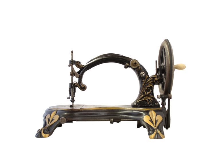 the-howe-sewing-machine-comany-swiftsure-01-museum-global-web