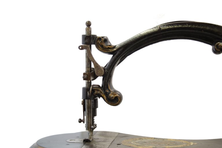 the-howe-sewing-machine-comany-swiftsure-02-museum-global-web