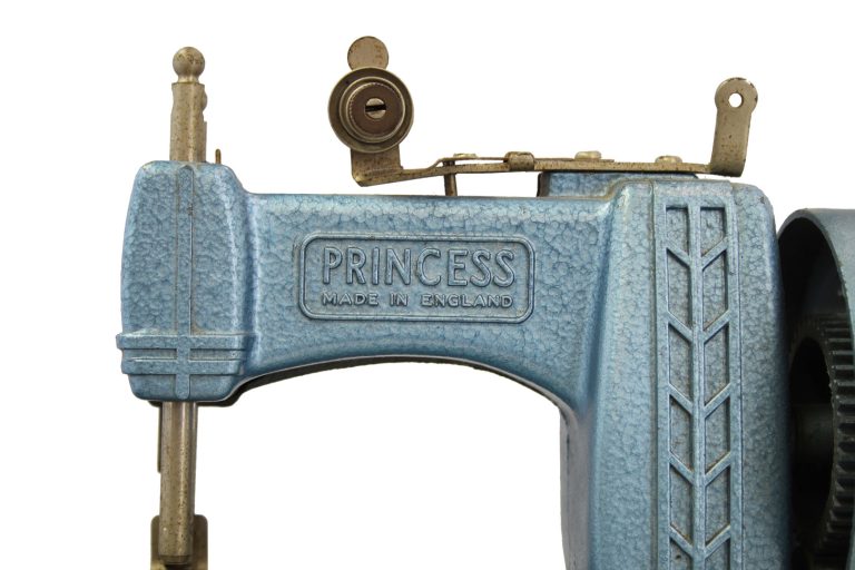 prinses-03-blauw-toy-uk-musuem-globaal-web