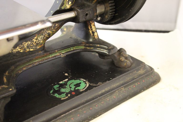 The-Royal-Sewing-Machine-Company-01-11-museum-web