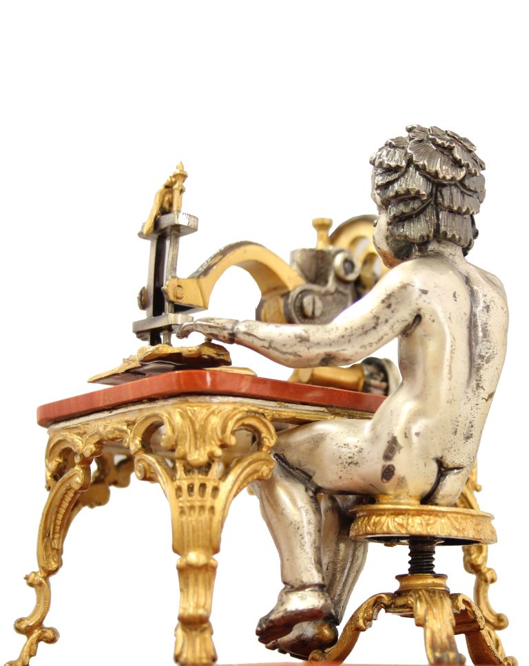 Minuture-Statue-sewing-person-italy-musuem-global