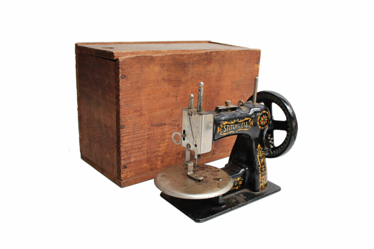 National-Sewing-Machine-Company-stitchwell-01-02-toy-usa-musuem-global-web