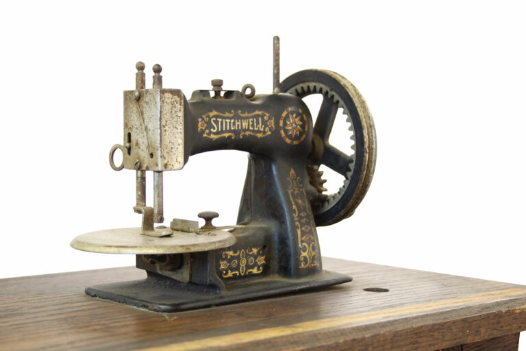 Nationaal-naaimachine-bedrijf-stitchwell-02-03-toy-usa-musuem-global-web