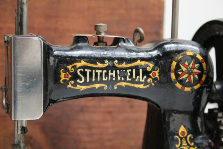 National-Sewing-Machine-Company-stitchwell-03-toy-usa-musuem-global-web