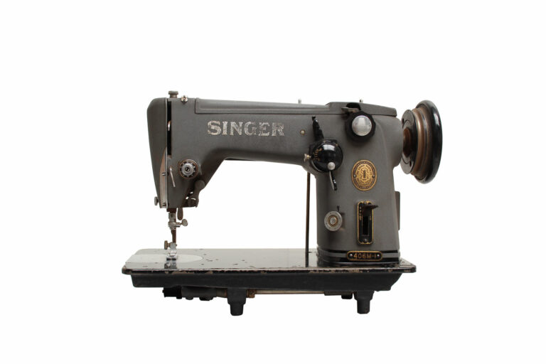 singer-406M-01-01-semi-industrieel-grijs-museum-global-web