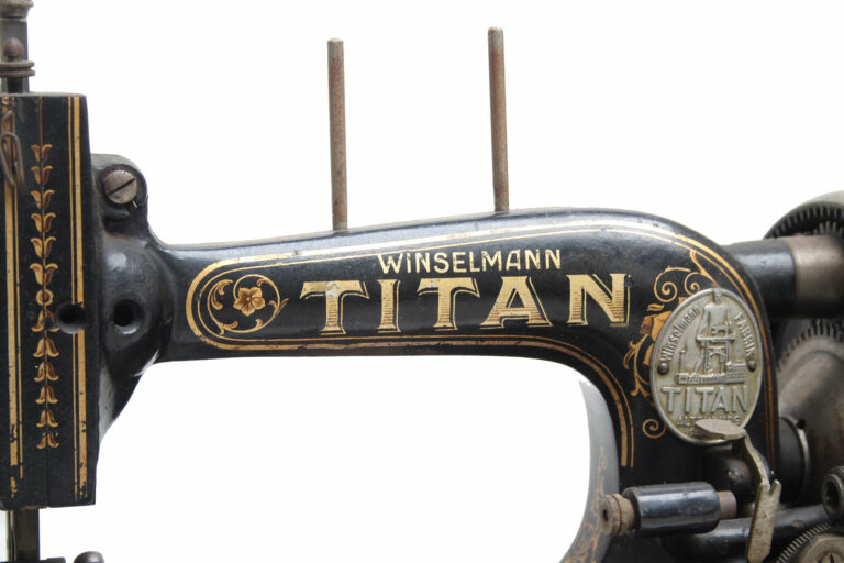 titan-wisselman-01-02-fiddlebase-binnenland-zwart-musuem-global-web