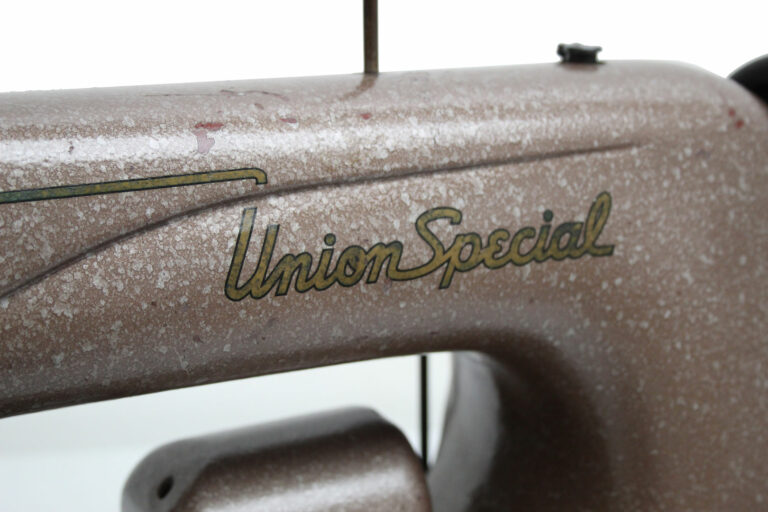 union-special-61400-T-01-06-industriel-hammerd-brown-musuem-global-web