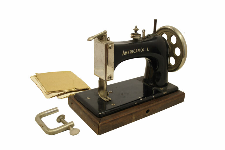 National-Sewing-Machine-Company-american-girl-black-01-03-museum-global-web