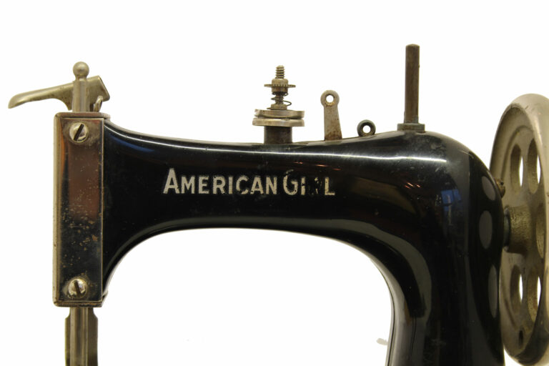 National-Sewing-Machine-Company-american-girl-black-01-04-museum-global-web