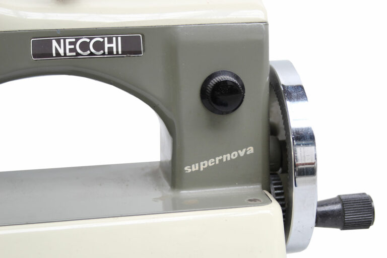 necci-supernova-01-02-grau-auf-italienisch-musuem-global-web