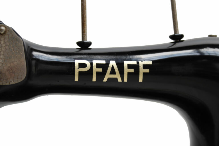 pfaff-no-11-01-04-domestique-allemand-noir-musuem-global-web