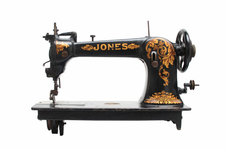 Jones-boot-closing-machine-01-01-industrial-musuem-global-xl-web