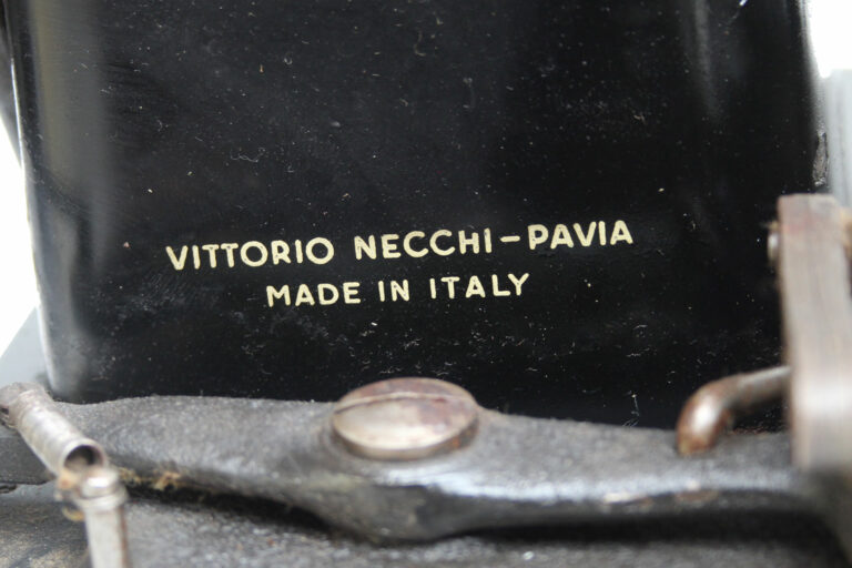 Necchi-bu--01-04-Buttonhole-industrial-black-italy-imca-musuum-global-web