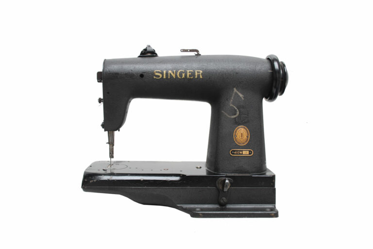 singer-410W20-01-01-industrial-black-musuem-global-xs-web