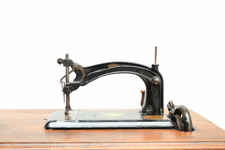 AMERIKAAN-BUTTON-HOLE-OVERSEAMING-&-Snaaimachine-Company-no-05-01-museum-global-xs-web