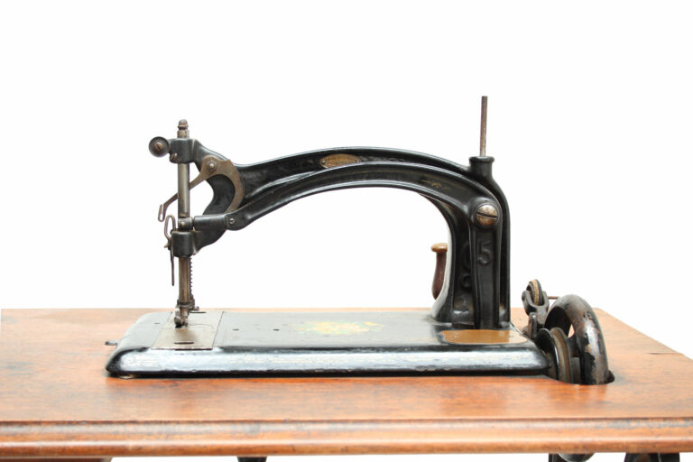 AMERIKAAN-BUTTON-HOLE-OVERSEAMING-&-Snaaimachine-Company-no-05-01-museum-global-xs-web
