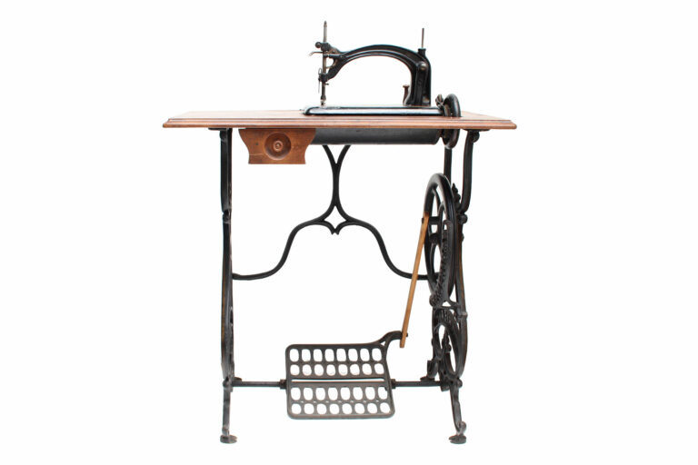 AMERIKAAN-BUTTON-HOLE-OVERSEAMING-&-Snaaimachine-Company-no-05-02-museum-global-xll-web