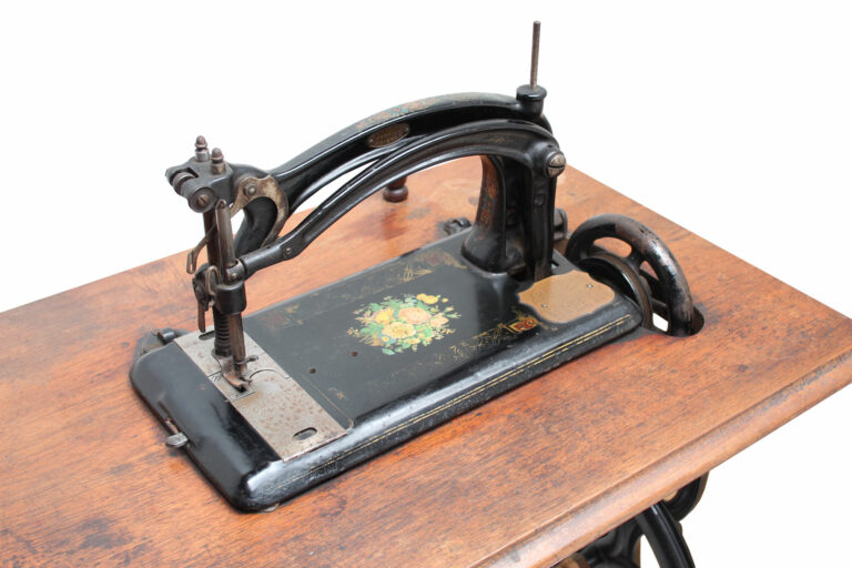 AMERIKAAN-BUTTON-HOLE-OVERSEAMING-&-Snaaimachine-Company-no-05-05-museum-global-web