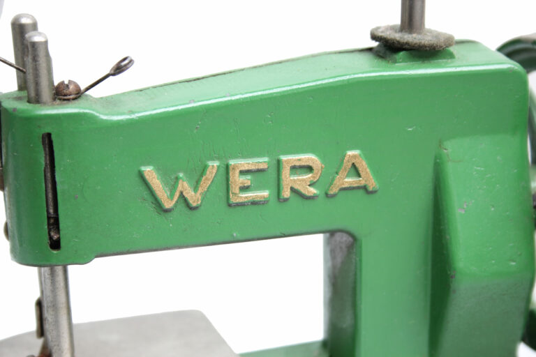 Symaskinefabriken-Wera-01-02-toy-green-denmark-imca-musuem-global-web
