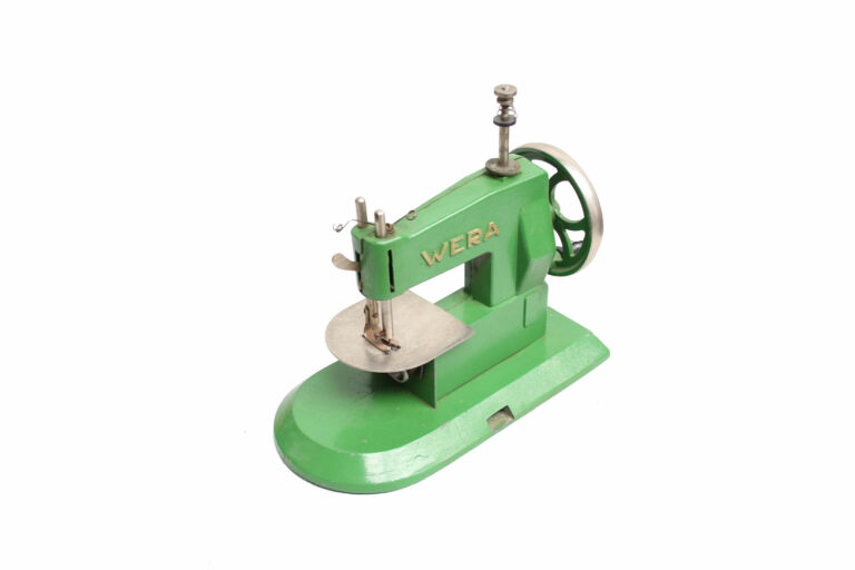 Symaskinefabriken-Wera-01-03-toy-green-denmark-imca-musuem-global-web