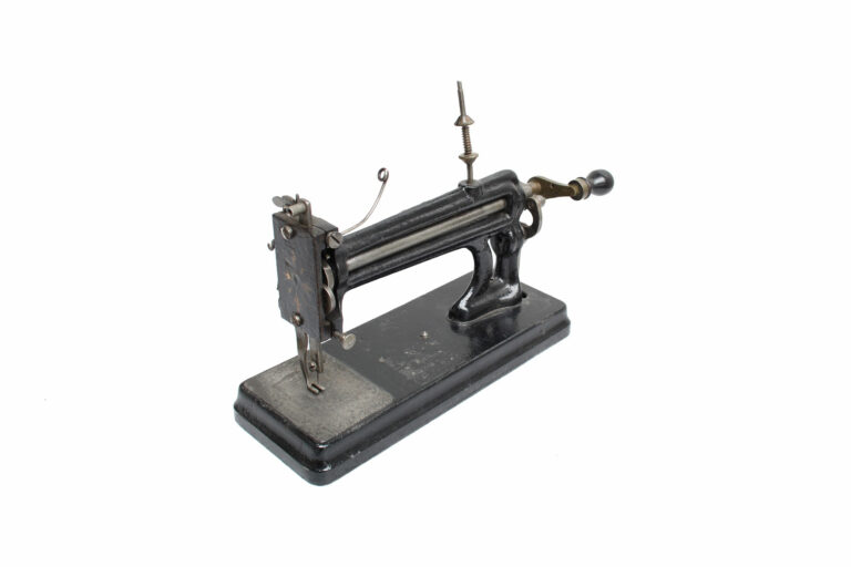 journaux-lebond-toy-01-02-museum-global-web