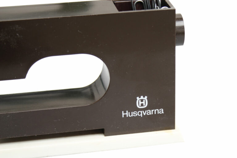 husqvarna-paper-clip-holder-promotional-01-02-museum-global-web