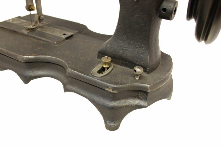 Cambray-machine-a-navette-01-02-domestique-france-imca-musuem-global-web