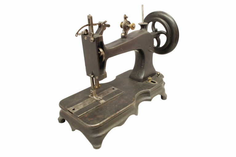 Cambray-machine-a-navette-01-03-domestique-france-imca-musuem-global-web