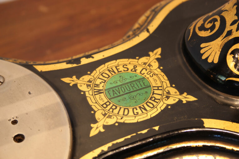 jones-typ-08-04-domestique-uk-musuem-global-web