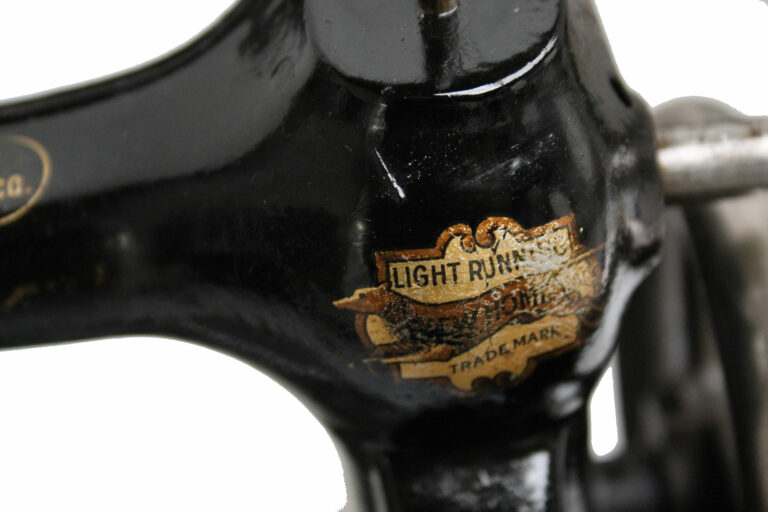 New-Home-Sewing-Machine Co-The-Little-Worker-domestic-series-05-us-msueum-global-web