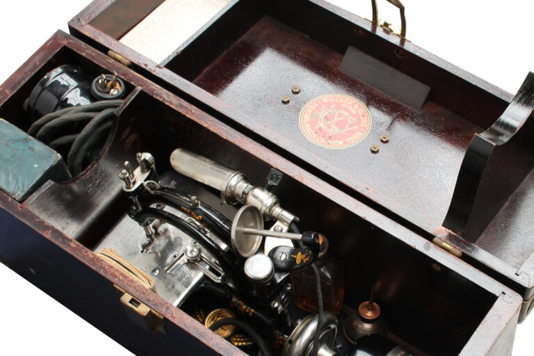 Willcox-&-Gibbs-Electric-Automatic-Noiseless-machine-01-09-domestic-us-imca-musuem-global-web