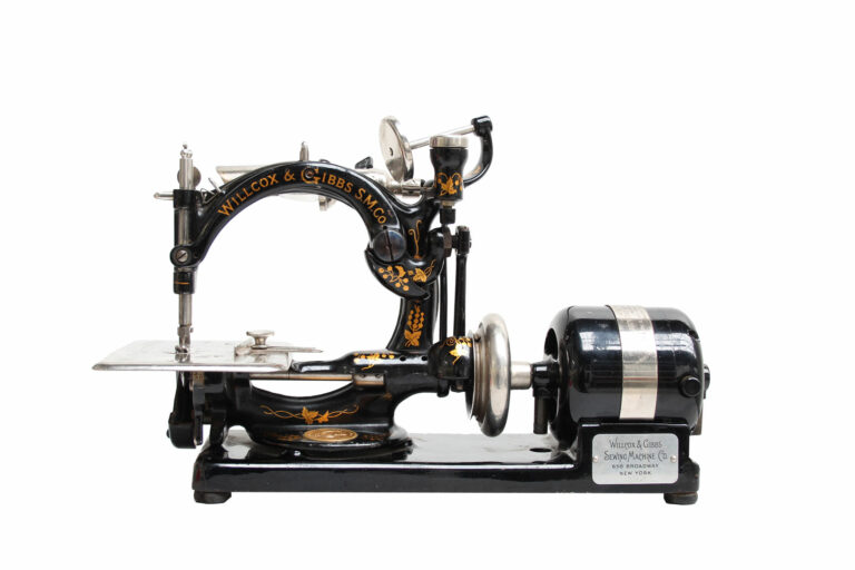 Willcox-&-Gibbs-Electric-Automatic-Noiseless-machine-the-complete-outfit-01-01-domestic-us-imca-musuem-global-m-web
